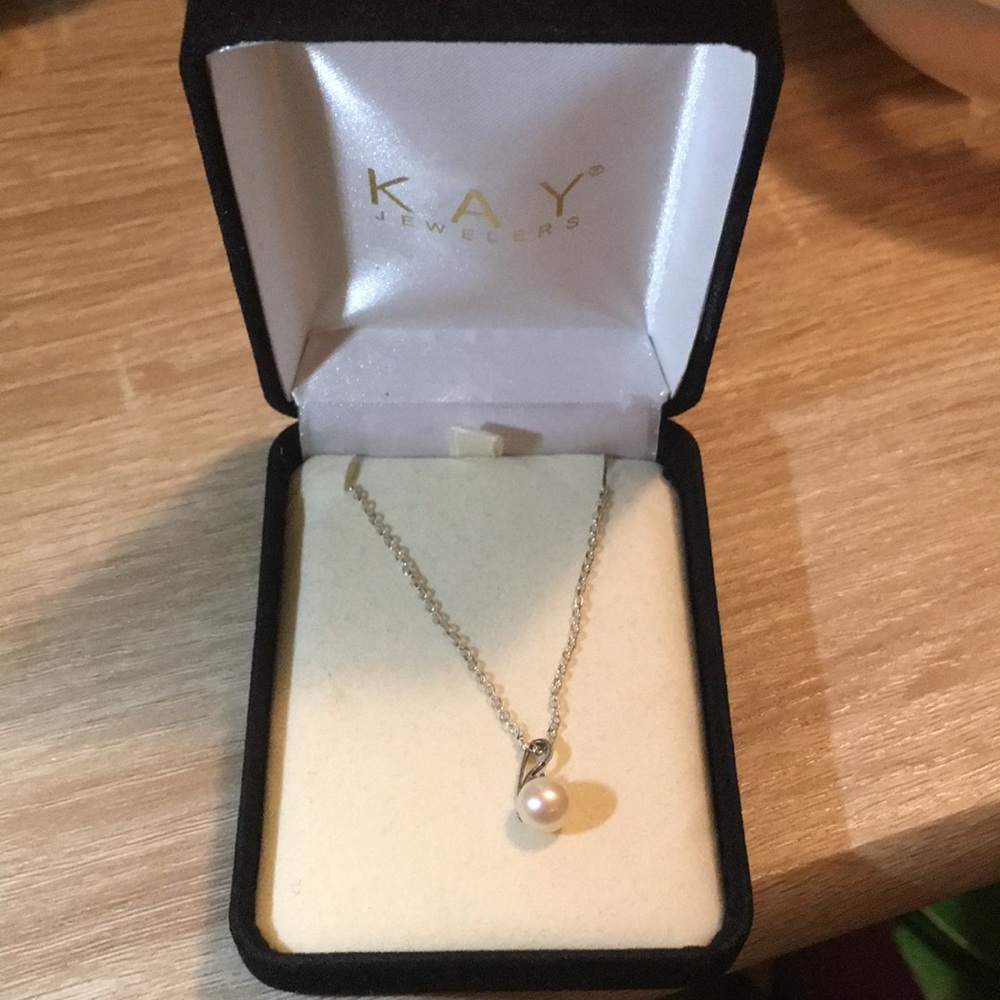 Kay Jewelers Pearl necklace 18 inches